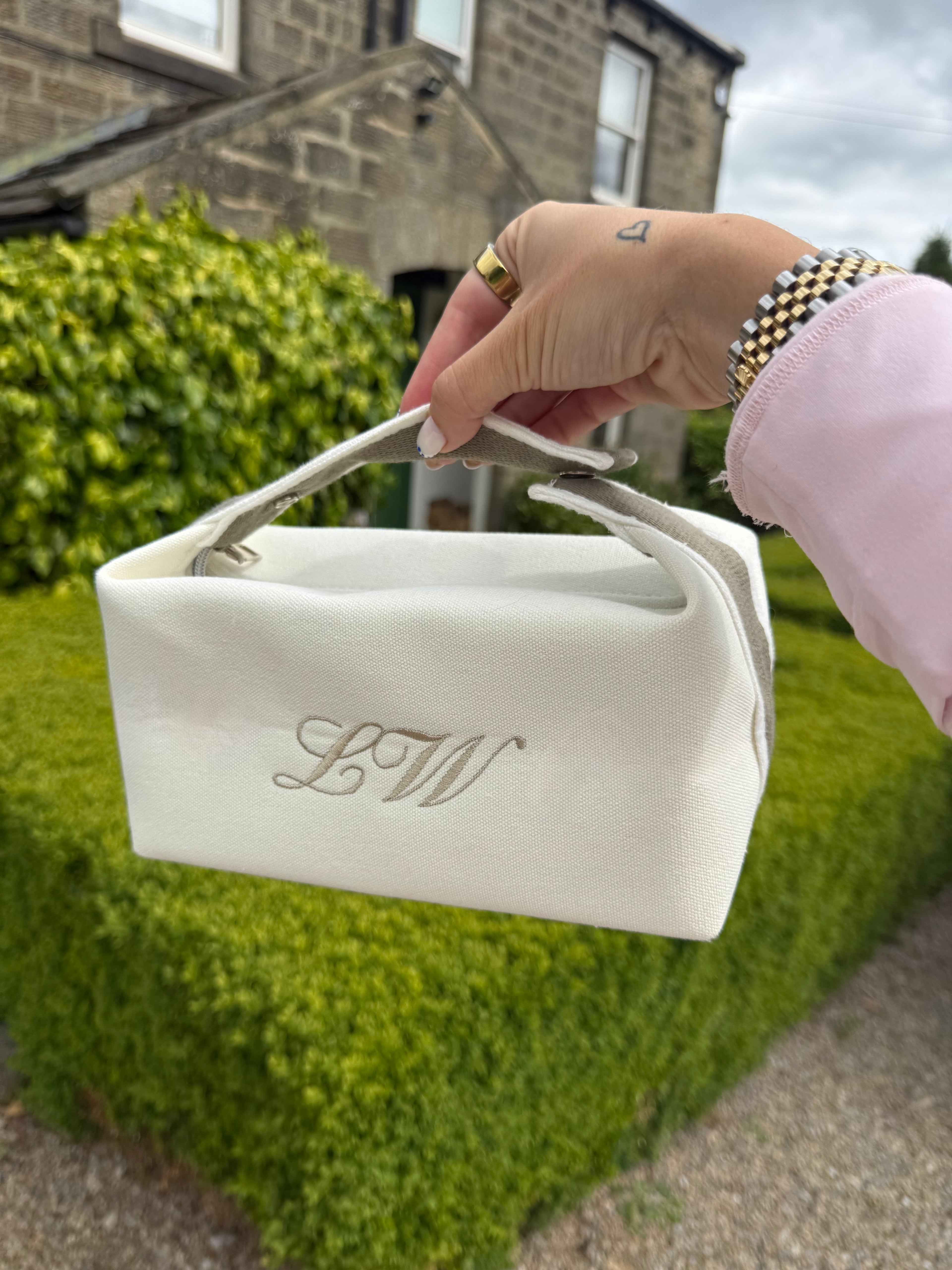 Beige initial pouch✌🏼🥥