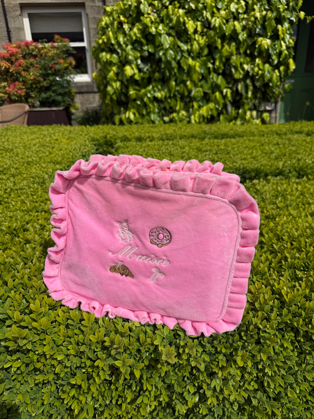 Pink ruffle pouch🩷🥐