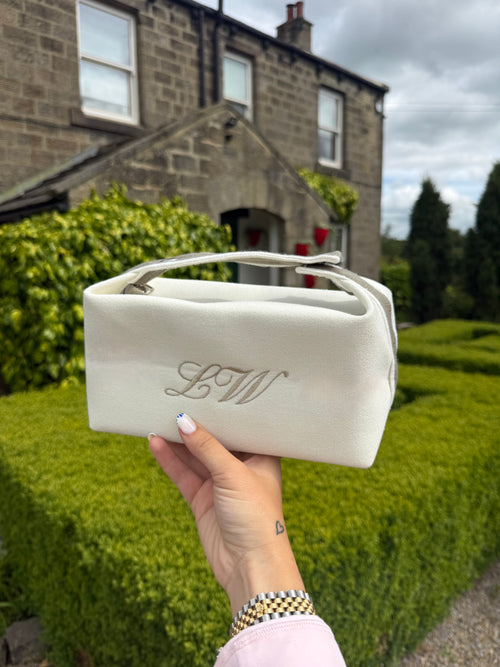 Beige initial pouch✌🏼🥥
