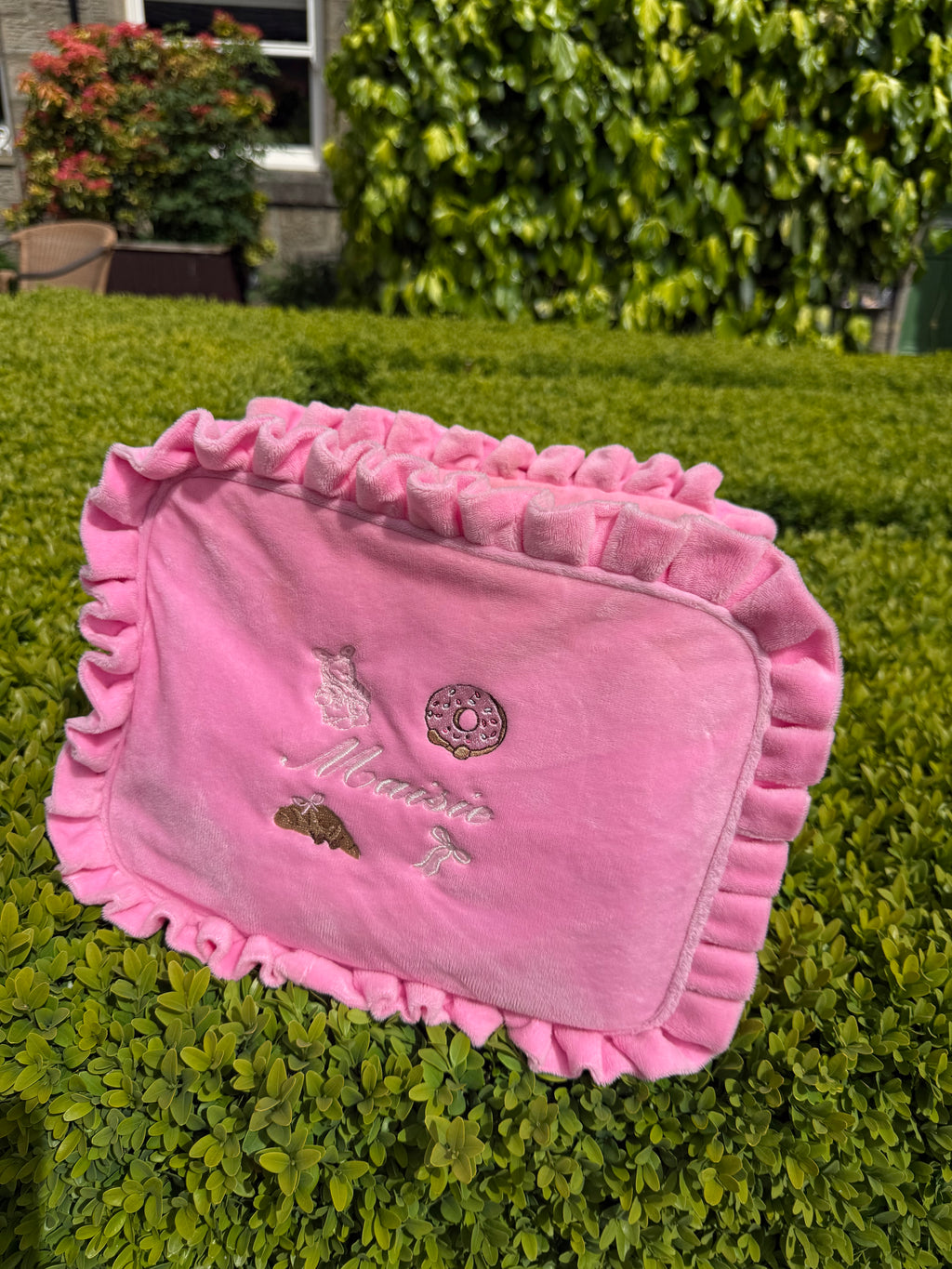 Pink ruffle pouch🩷🥐