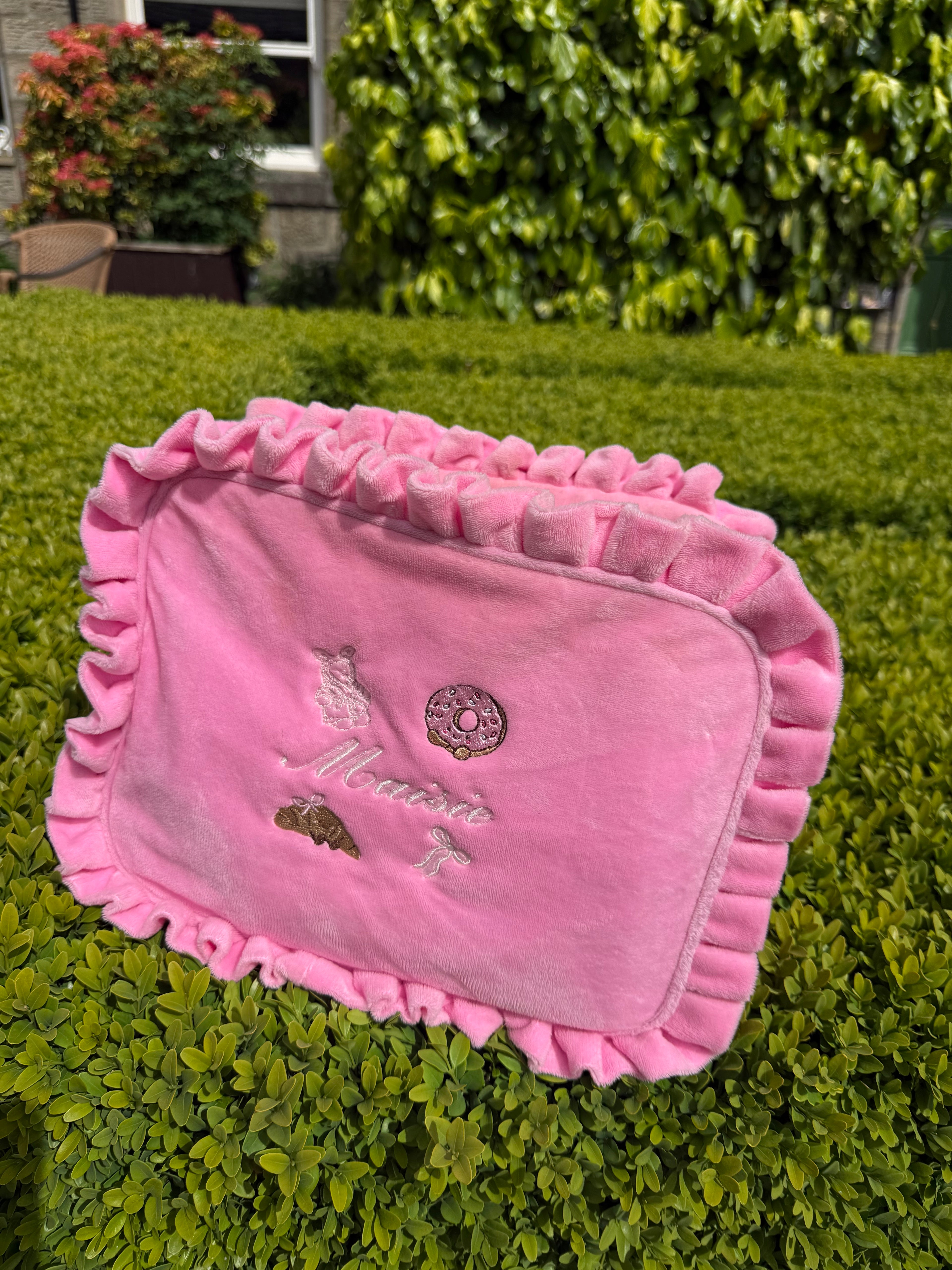 Pink ruffle pouch🩷🥐