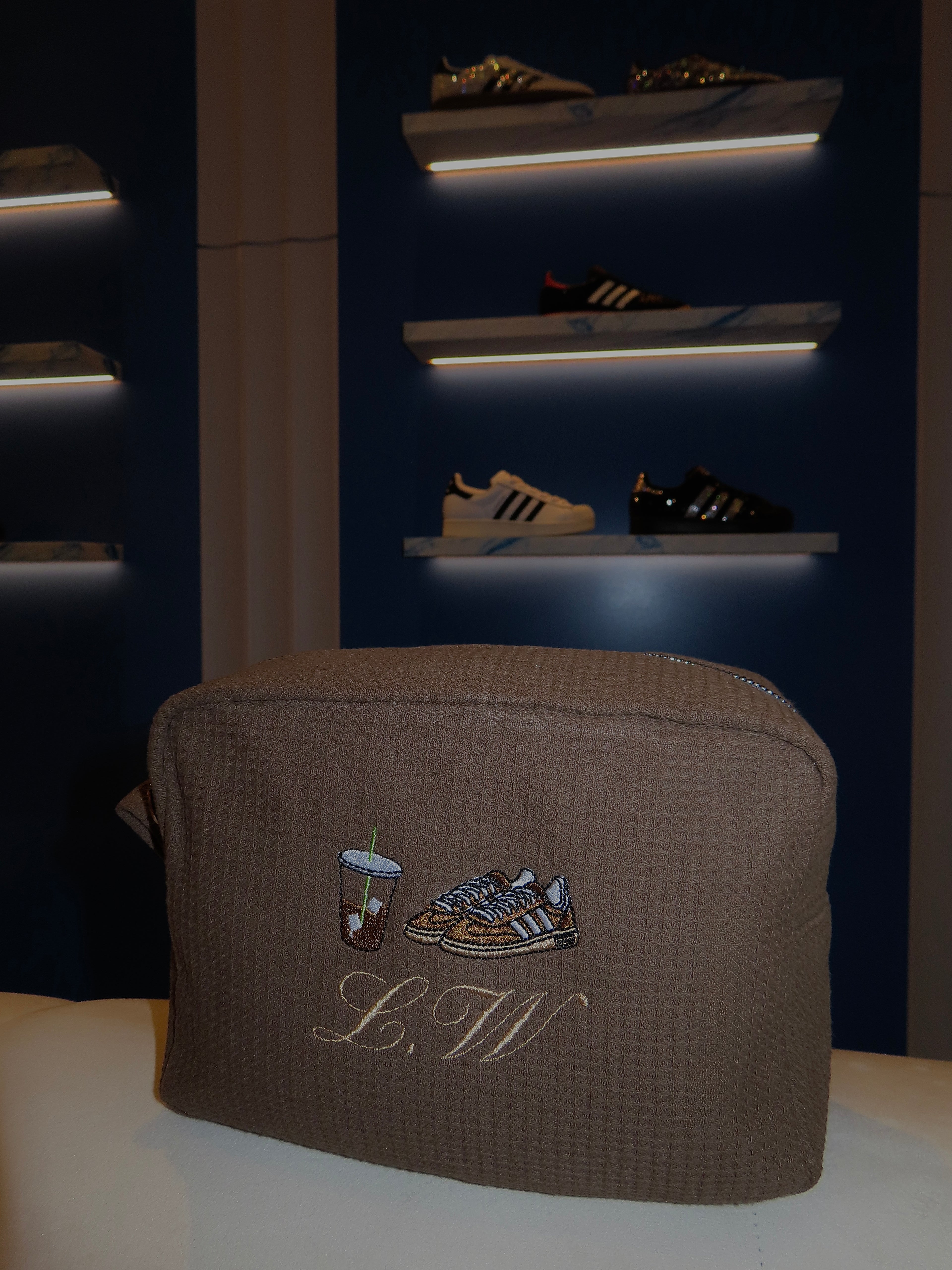 Adidas pouch🫶🏽🤎