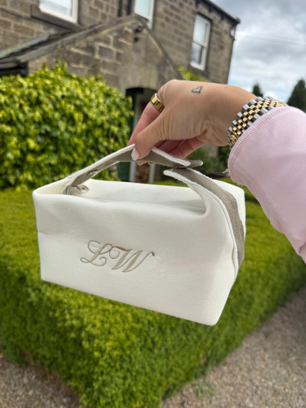 Beige initial pouch✌🏼🥥